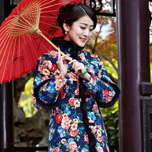 Muatkan imej ke dalam penonton Galeri, Long Sleeve Chinese Style Floral Wadded Coat with Fur Edge
