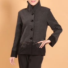 Muatkan imej ke dalam penonton Galeri, Floral Embroidery Stand Collar Wool Blend Chinese Jacket
