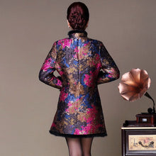 Muatkan imej ke dalam penonton Galeri, Floral Silk &amp; Linen Chinese Style Long Women&#39;s Wadded Coat
