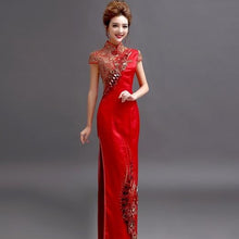 Muatkan imej ke dalam penonton Galeri, Floral Sequins Cap Sleeve Long Cheongsam Chinese Wedding Dress
