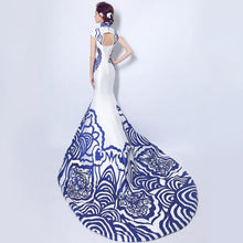 Muatkan imej ke dalam penonton Galeri, Blue &amp; White Porcelain Pattern Chinese Style Wedding Dress with Cathedral Train
