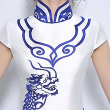 Muatkan imej ke dalam penonton Galeri, Blue &amp; White Porcelain Pattern Chinese Style Wedding Dress with Cathedral Train
