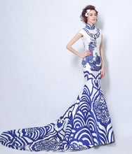 Muatkan imej ke dalam penonton Galeri, Blue &amp; White Porcelain Pattern Chinese Style Wedding Dress with Cathedral Train
