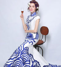 Muatkan imej ke dalam penonton Galeri, Blue &amp; White Porcelain Pattern Chinese Style Wedding Dress with Cathedral Train
