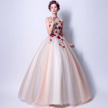 Muatkan imej ke dalam penonton Galeri, Oriental Style Wedding Dress with Ball Gown Skirt Floral Embroidery
