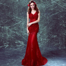 Muatkan imej ke dalam penonton Galeri, V Neck Mermaid Wedding Dress with Floral Lace Appliques
