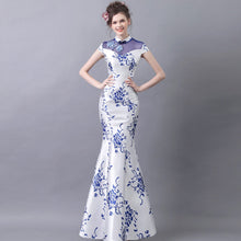 Muatkan imej ke dalam penonton Galeri, Blue &amp; White Porcelain Mermaid Cheongsam Chinese Style Wedding Dress
