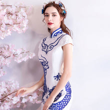 Load image into Gallery viewer, Dragons Pattern Mandarin Collar Mermaid Cheongsam Chinese Style Wedding Dress
