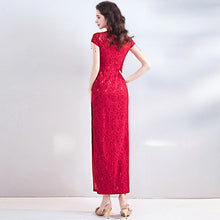 Muatkan imej ke dalam penonton Galeri, Floral Appliques Cap Sleeve Cheongsam Evening Gown
