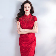 Muatkan imej ke dalam penonton Galeri, Floral Appliques Cap Sleeve Cheongsam Evening Gown
