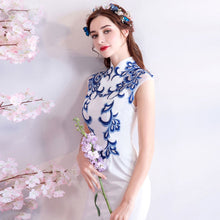 Muatkan imej ke dalam penonton Galeri, Floral Embroidery Cheongsam Top Full Length Mermaid Evening Dress
