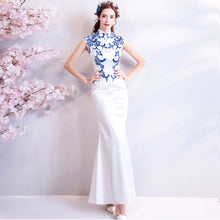 Muatkan imej ke dalam penonton Galeri, Floral Embroidery Cheongsam Top Full Length Mermaid Evening Dress
