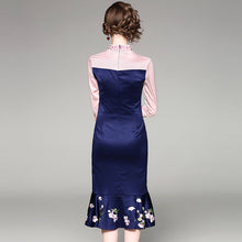 Muatkan imej ke dalam penonton Galeri, Floral Embroidery Mandarin Collar Cheongsam Top Mermaid Evening Dress
