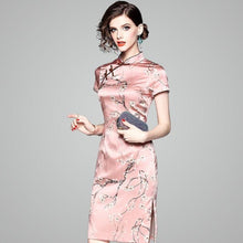 Muatkan imej ke dalam penonton Galeri, Knee Length Real Silk Cheongsam Chinese Evening Dress
