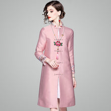 Muatkan imej ke dalam penonton Galeri, Mandarin Collar Knee Length Chinese Style Floral Embroidery Wind Coat
