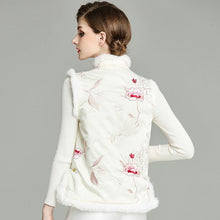 Muatkan imej ke dalam penonton Galeri, Fur Collar &amp; Edge Floral Embroidery Brocade Chinese Waistcoat Vest
