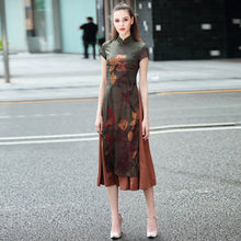 Muatkan imej ke dalam penonton Galeri, Cheongsam Top Classic Vietnam Silk Ao Dai Dress
