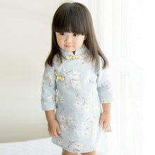 Muatkan imej ke dalam penonton Galeri, Knee Length Signature Cotton Floral Kid&#39;s Cheongsam Dress
