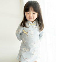 Muatkan imej ke dalam penonton Galeri, Knee Length Signature Cotton Floral Kid&#39;s Cheongsam Dress
