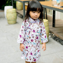 Muatkan imej ke dalam penonton Galeri, Long Sleeve 100% Cotton Floral Kid&#39;s Cheongsam Dress
