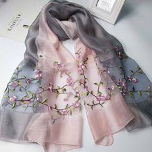 Muatkan imej ke dalam penonton Galeri, Real Silk Oriental Floral Embroidery Scarf Shawl
