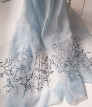 Muatkan imej ke dalam penonton Galeri, Real Silk Oriental Floral Embroidery Scarf Shawl
