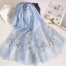 Muatkan imej ke dalam penonton Galeri, Real Silk Oriental Floral Embroidery Scarf Shawl
