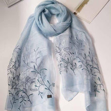 Muatkan imej ke dalam penonton Galeri, Real Silk Oriental Floral Embroidery Scarf Shawl
