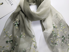 Muatkan imej ke dalam penonton Galeri, Real Silk Oriental Floral Embroidery Scarf Shawl
