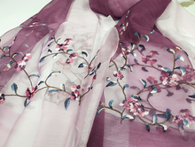 Muatkan imej ke dalam penonton Galeri, Real Silk Oriental Floral Embroidery Scarf Shawl
