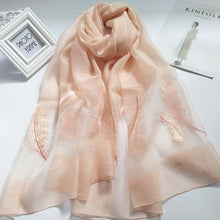 Muatkan imej ke dalam penonton Galeri, Feather Embroidery Real Silk Scarf Shawl
