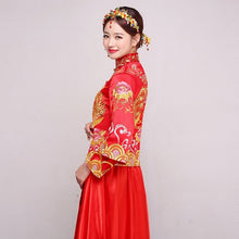 Muatkan imej ke dalam penonton Galeri, Long Sleeve Dragon &amp; Phenix Embroidery Traditional Chinese Wedding Suit
