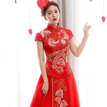 Muatkan imej ke dalam penonton Galeri, Cap Sleeve Phoenix &amp; Peony Embroidery Traditional Chinese Wedding Dress
