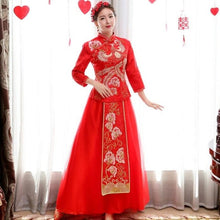 Muatkan imej ke dalam penonton Galeri, 3/4 Sleeve Phoenix &amp; Peony Embroidery Traditional Chinese Wedding Dress
