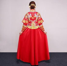 Muatkan imej ke dalam penonton Galeri, Bell Sleeve Dragon &amp; Phoenix Embroidery Traditional Chinese Wedding Suit
