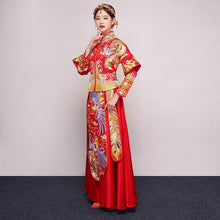 Muatkan imej ke dalam penonton Galeri, Bell Sleeve Dragon &amp; Phoenix Embroidery Traditional Chinese Wedding Suit
