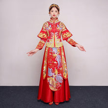 Muatkan imej ke dalam penonton Galeri, Bell Sleeve Dragon &amp; Phoenix Embroidery Traditional Chinese Wedding Suit
