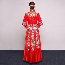 Muatkan imej ke dalam penonton Galeri, Traditional Chinese Wedding Suit with Peony Embroidery &amp; Tassels
