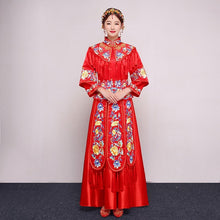 Muatkan imej ke dalam penonton Galeri, Traditional Chinese Wedding Suit with Peony Embroidery &amp; Tassels
