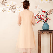 Muatkan imej ke dalam penonton Galeri, Floral Embroidery Illusion Sleeve Organza Cheongsam Prom Dress
