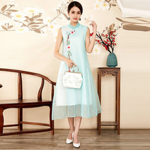 Muatkan imej ke dalam penonton Galeri, Floral Embroidery Sleeveless Tea Length Cheongsam Prom Dress
