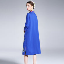 Muatkan imej ke dalam penonton Galeri, Knee Length Floral Embroidery Signature Cotton Retro Cheongsam Dress
