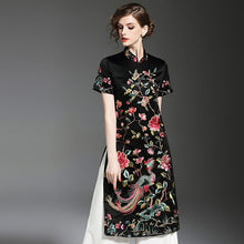 Muatkan imej ke dalam penonton Galeri, Floral Embroidery Signature Cotton Full Length Ao Dai Cheongsam with Pants
