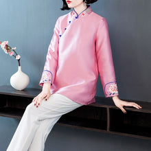 Muatkan imej ke dalam penonton Galeri, Long Sleeve Mandarin Collar Floral Embroidery Traditional Chinese Coat
