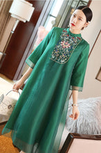 Muatkan imej ke dalam penonton Galeri, Round Collar Floral Embroidery Reformational Qipao Han Chinese Costume
