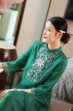 Load image into Gallery viewer, Round Collar Floral Embroidery Reformational Qipao Han Chinese Costume
