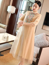 Muatkan imej ke dalam penonton Galeri, Round Collar Floral Embroidery Reformational Qipao Han Chinese Costume
