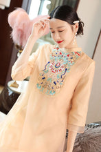 Muatkan imej ke dalam penonton Galeri, Round Collar Floral Embroidery Reformational Qipao Han Chinese Costume
