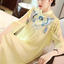 Muatkan imej ke dalam penonton Galeri, Bird &amp; Floral Embroidery Reformational Qipao Han Chinese Costume
