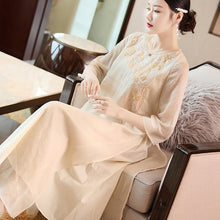 Muatkan imej ke dalam penonton Galeri, Round Neck Floral Embroidery Mother Dress Han Chinese Costume
